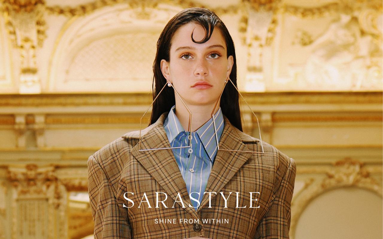 SARASTYLE 携手前 CELINE 设计师联名合作，亮相巴黎时装周