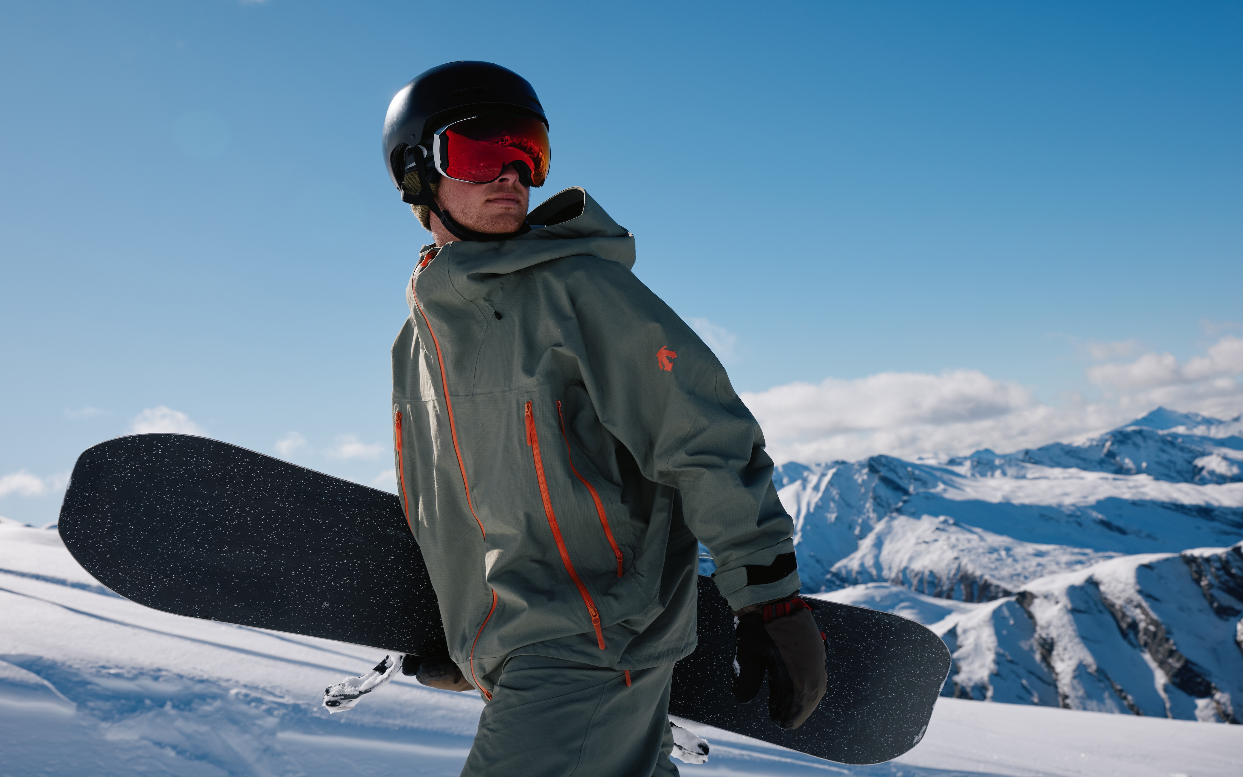 迪桑特官宣全新品牌单板滑雪大使王梓阳 同步发布 2025 秋冬 RWSB 单板滑雪服系列