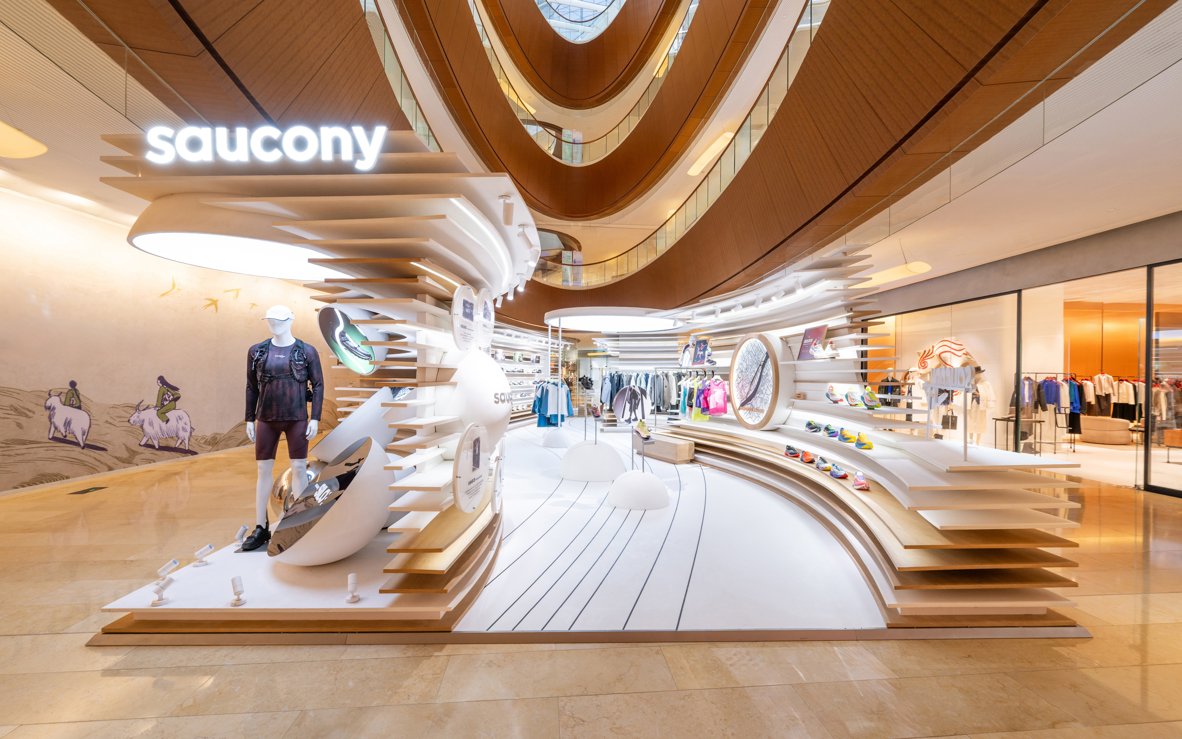 Saucony 索康尼广州快闪以「溯源溪境」为主题，  构建跑步生活方式新表达