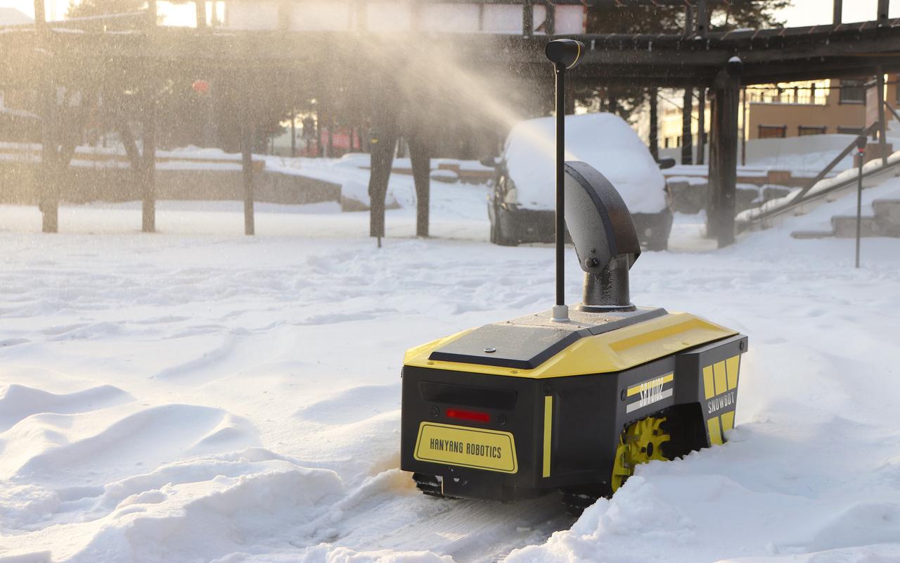 结合扫雪、割草、清理落叶功能，庭院机器人品牌「Yarbo」获过亿元 Pre-A 轮融资