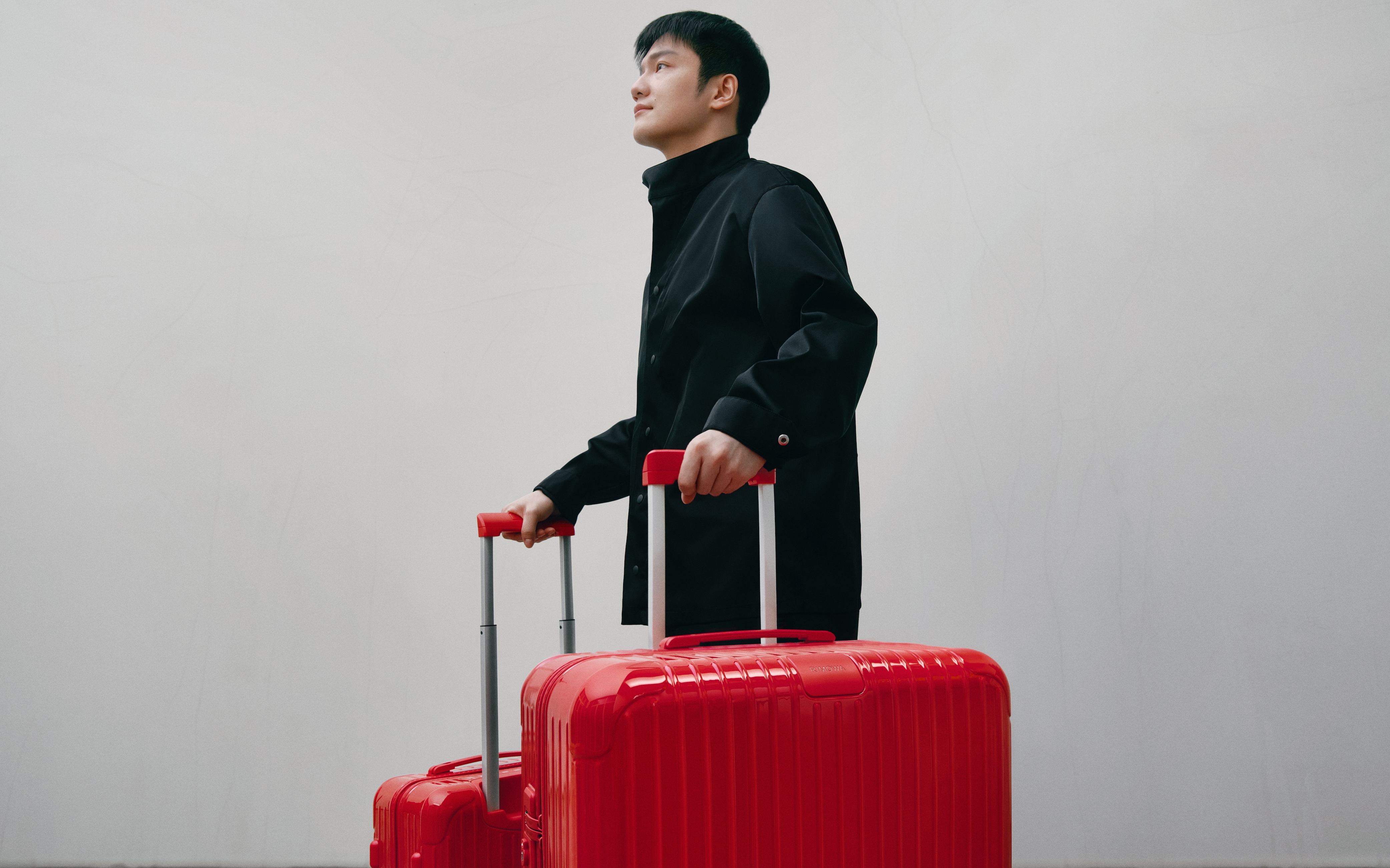 RIMOWA宣布奥运冠军樊振东为品牌挚友 发布「热爱当红」全新广告大片