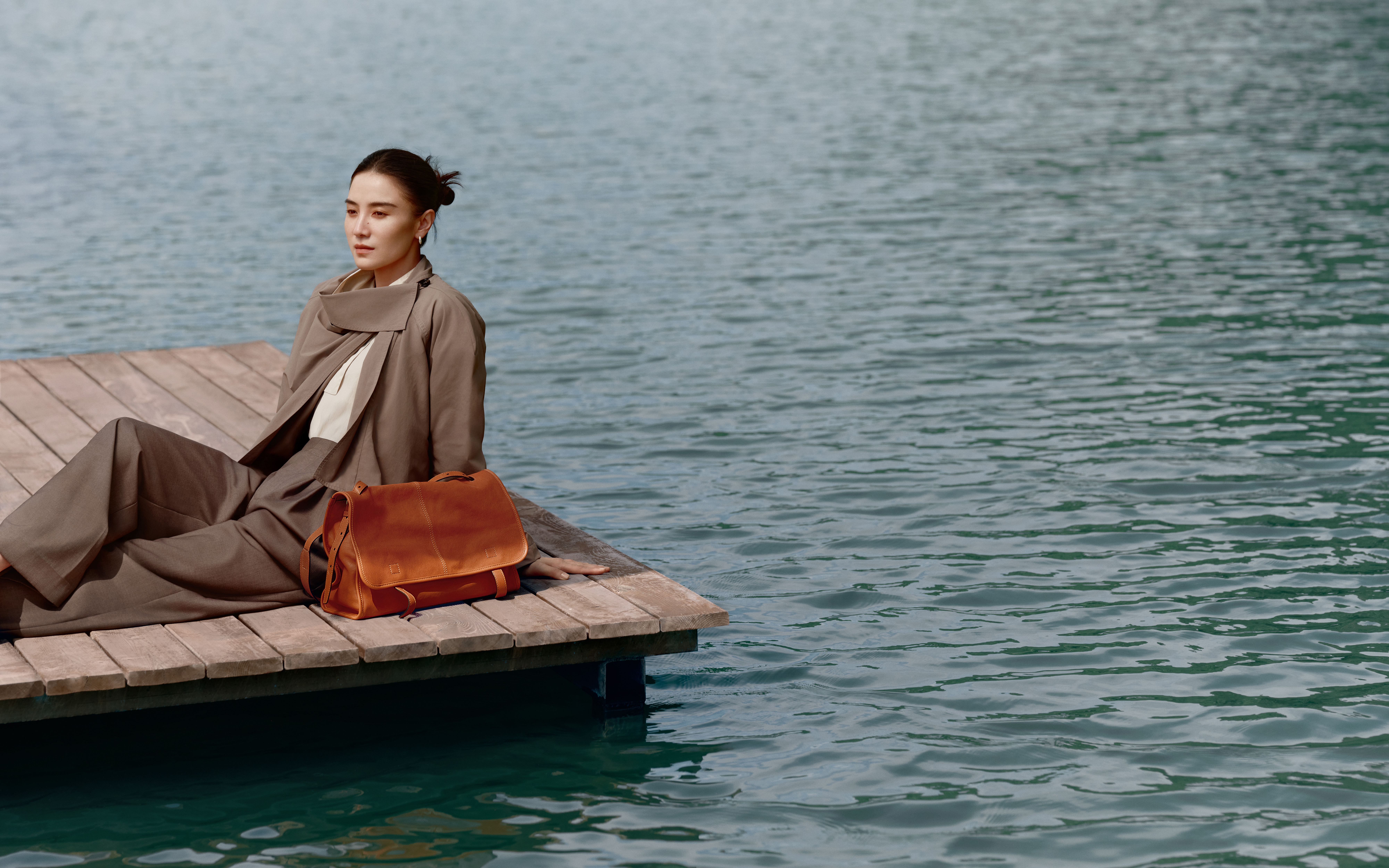 深耕单一品类，裘真为何能定义「植鞣皮」?