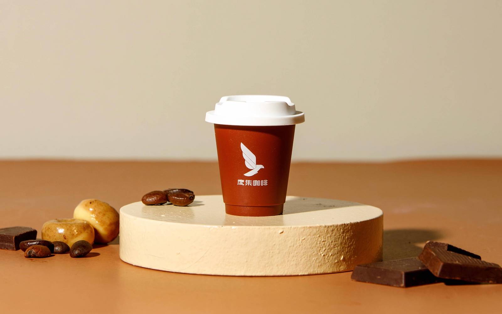 「鹰集咖啡」半年内完成三轮融资，将于年底内推出 20 家 mini 店
