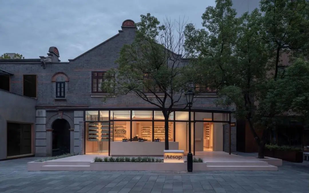 Aesop 中国大陆第二家门店于上海新天地开业，坐落于石库门风格的传统建筑内