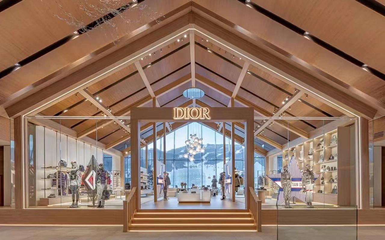 Dior 在吉林松花湖开设限时精品店