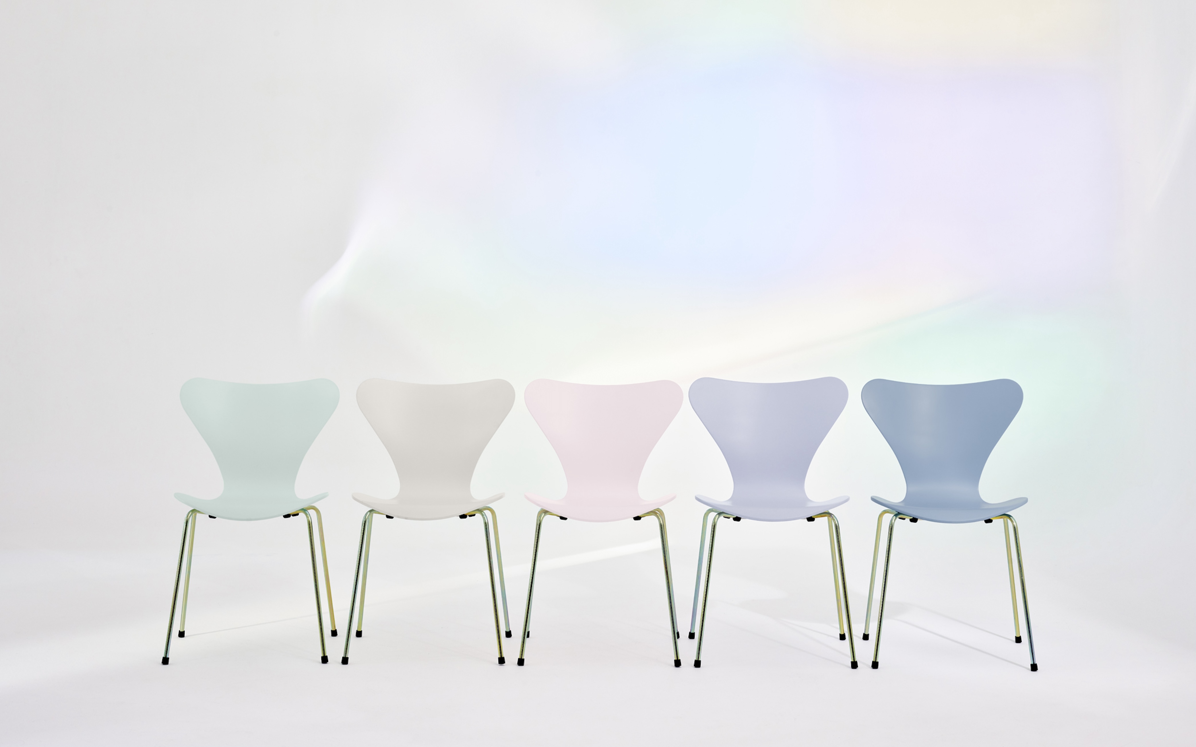 Fritz Hansen 推出 Series 7™ 七号椅 70 周年限定 7:14 AM 色彩系列