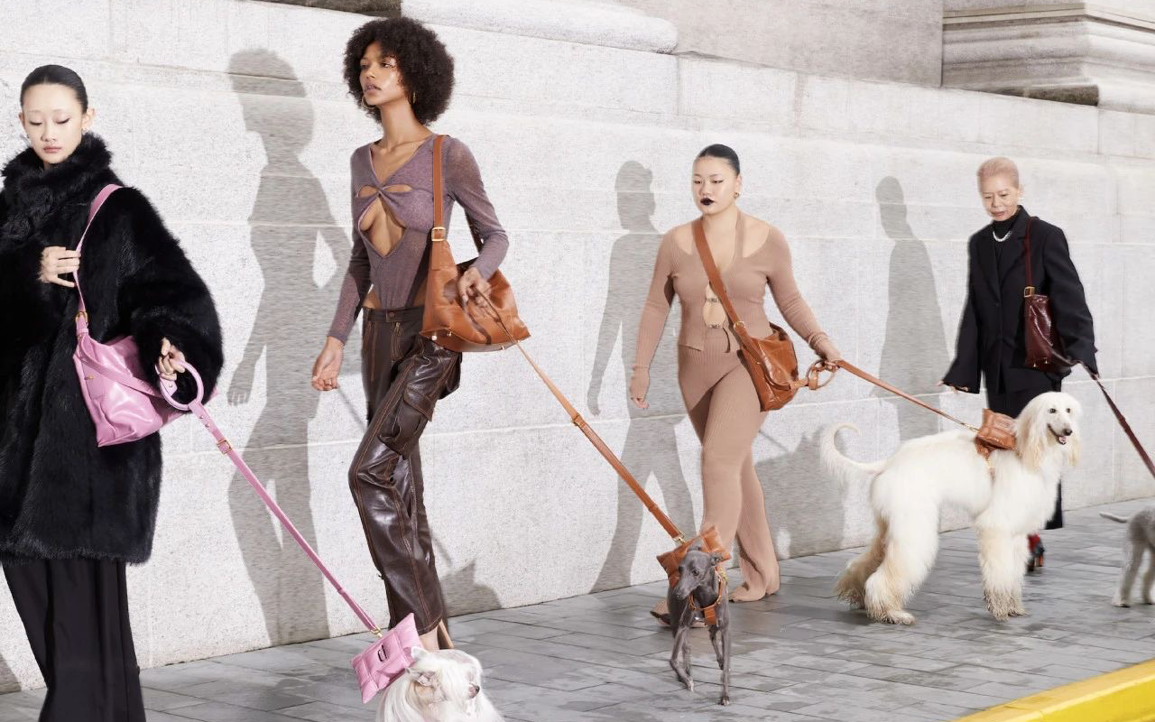 手袋品牌 PECO 推出九周年「携爱前行」企划，发起 DogwalkShow 及线下快闪
