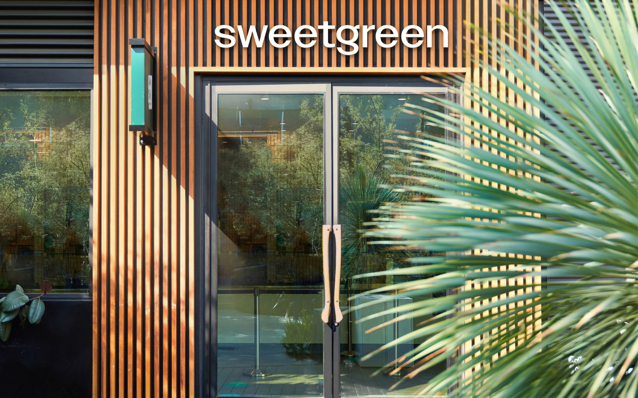 美国连锁轻食品牌「Sweetgreen」公布 2022 年 Q2 财报，亏损有所收窄