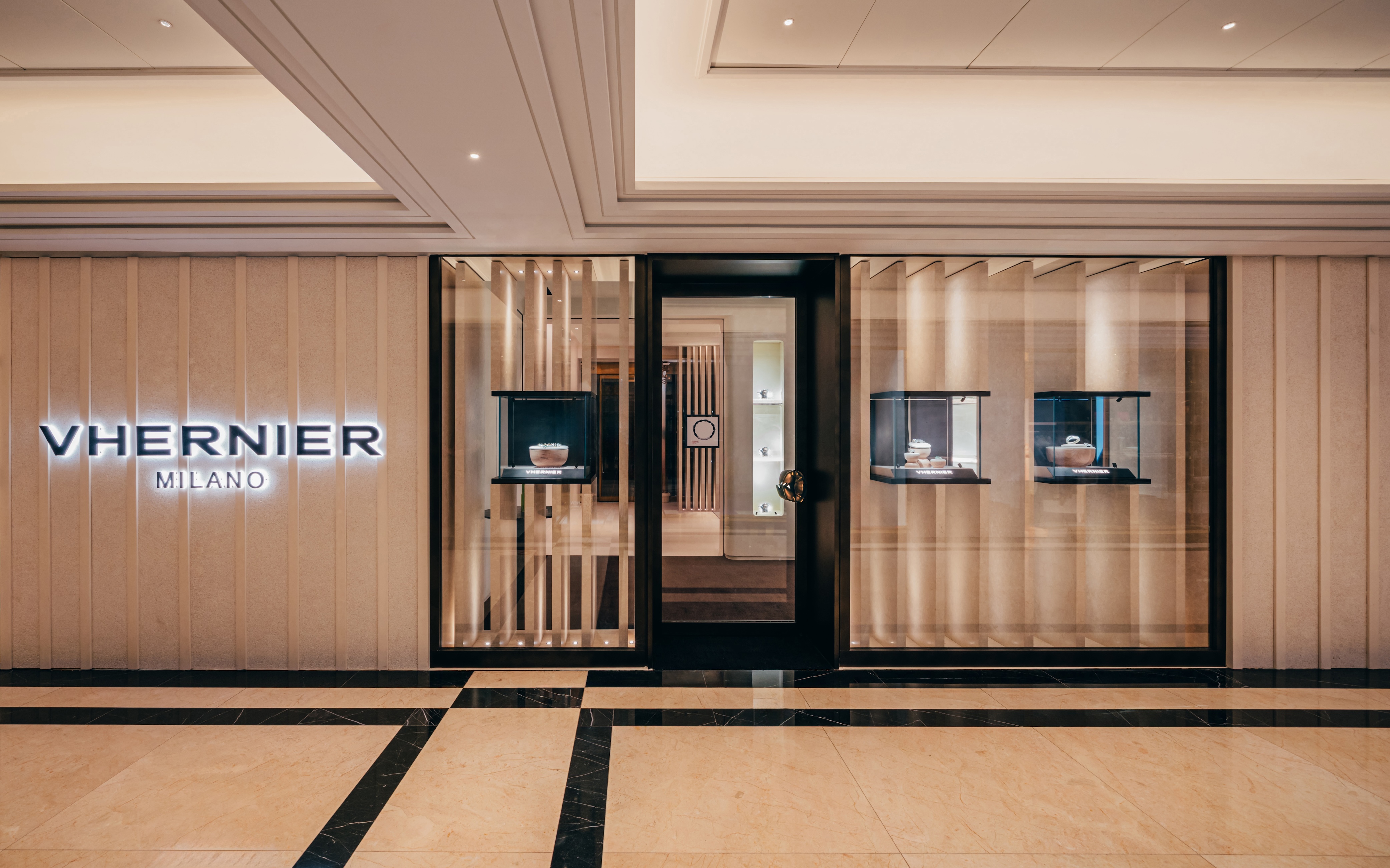 VHERNIER 于香港优雅启幕