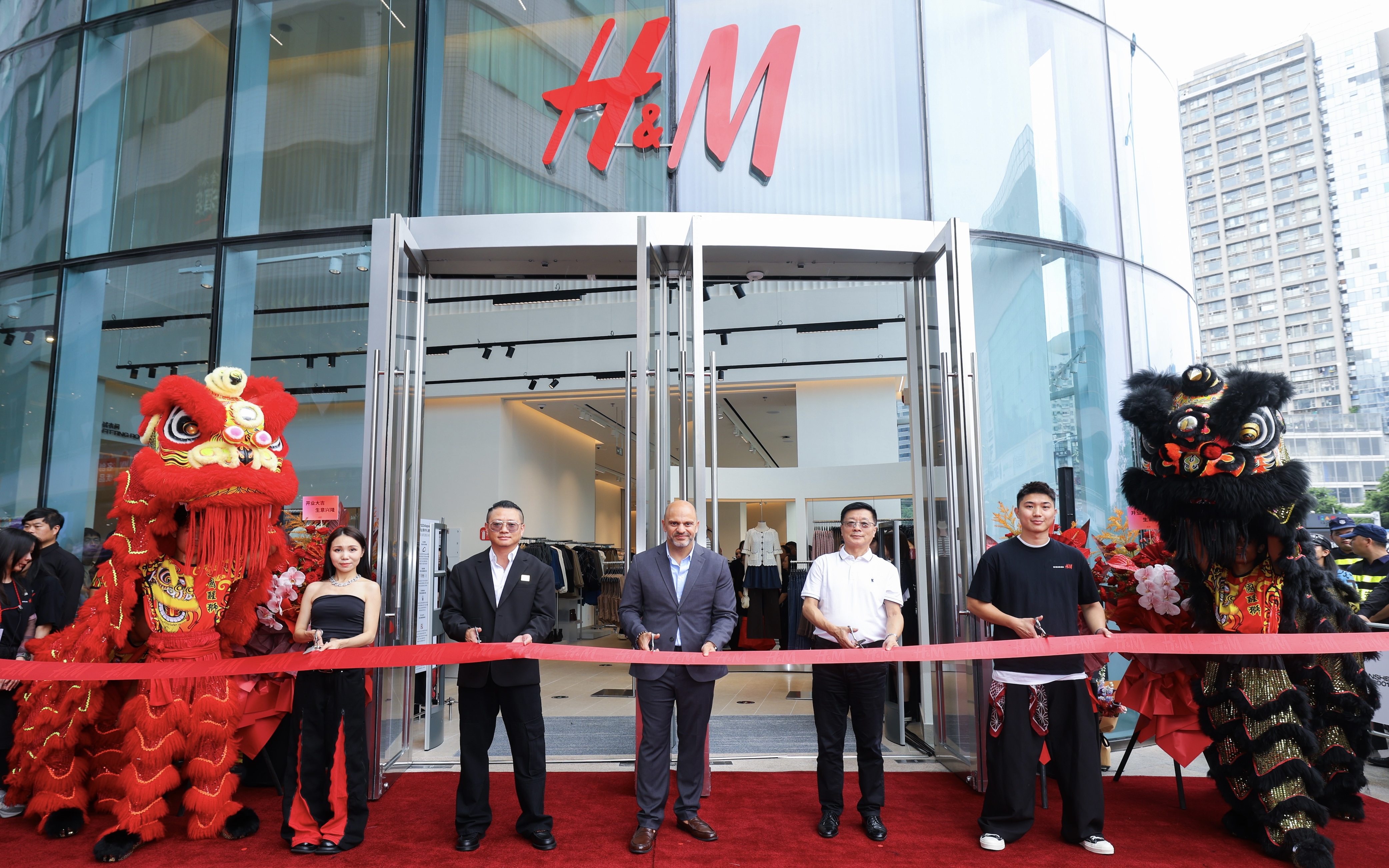 H&M 深圳 1234space 旗舰店焕新启幕，打造华南时尚新地标